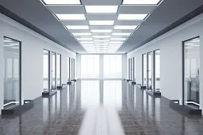 Panneaux led dans couloir
